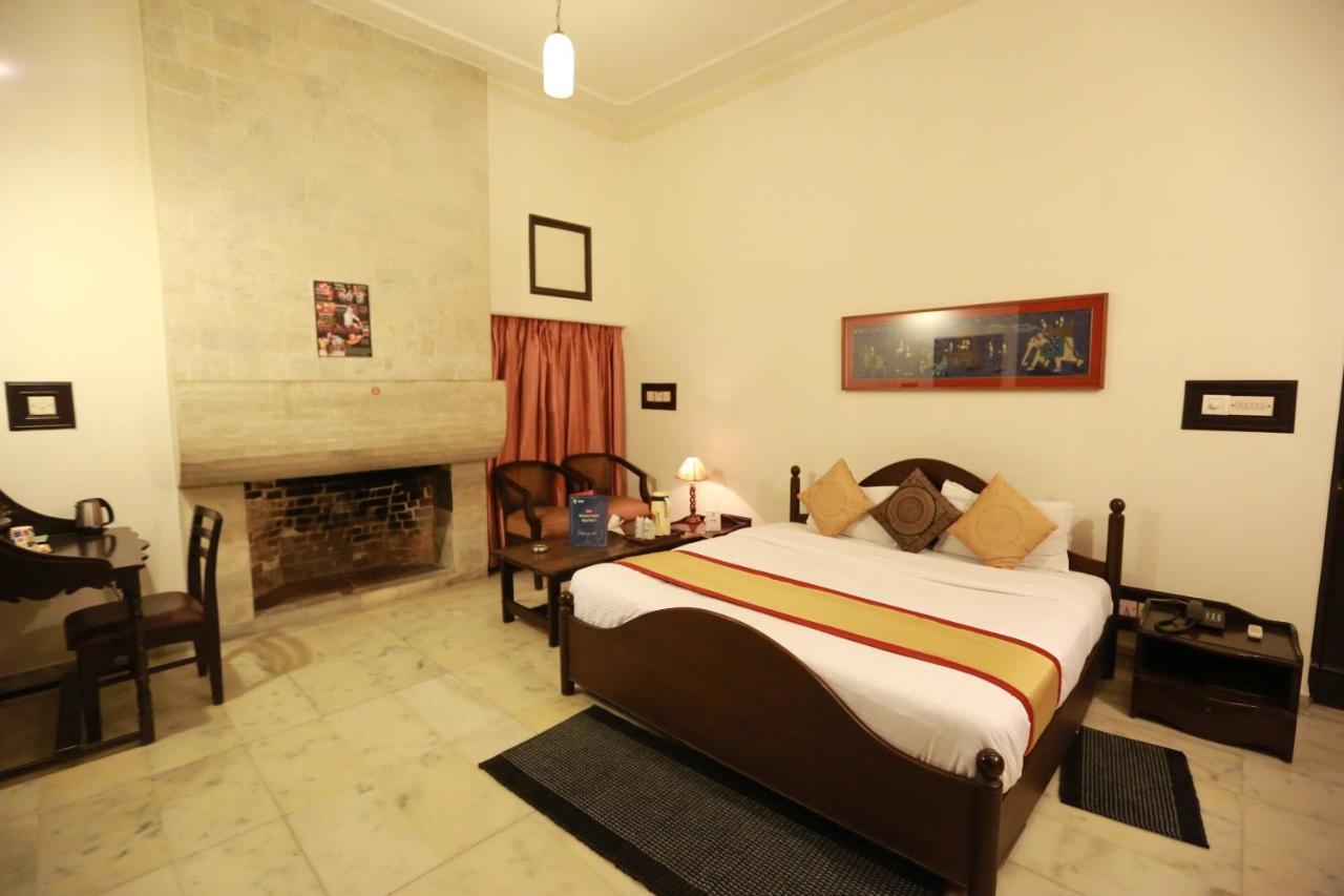 Oyo 8844 Meadows Inn Chinhat Exterior foto