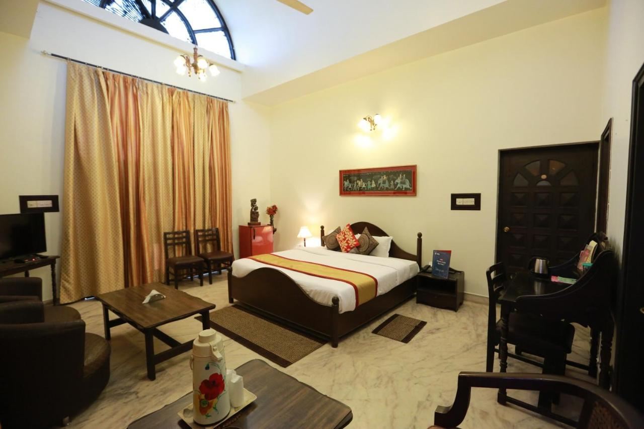 Oyo 8844 Meadows Inn Chinhat Exterior foto