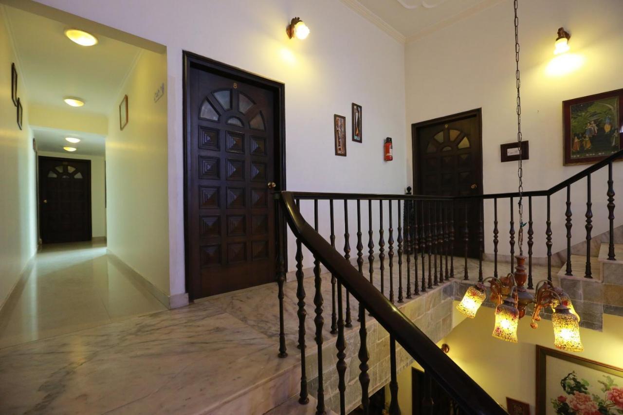Oyo 8844 Meadows Inn Chinhat Exterior foto