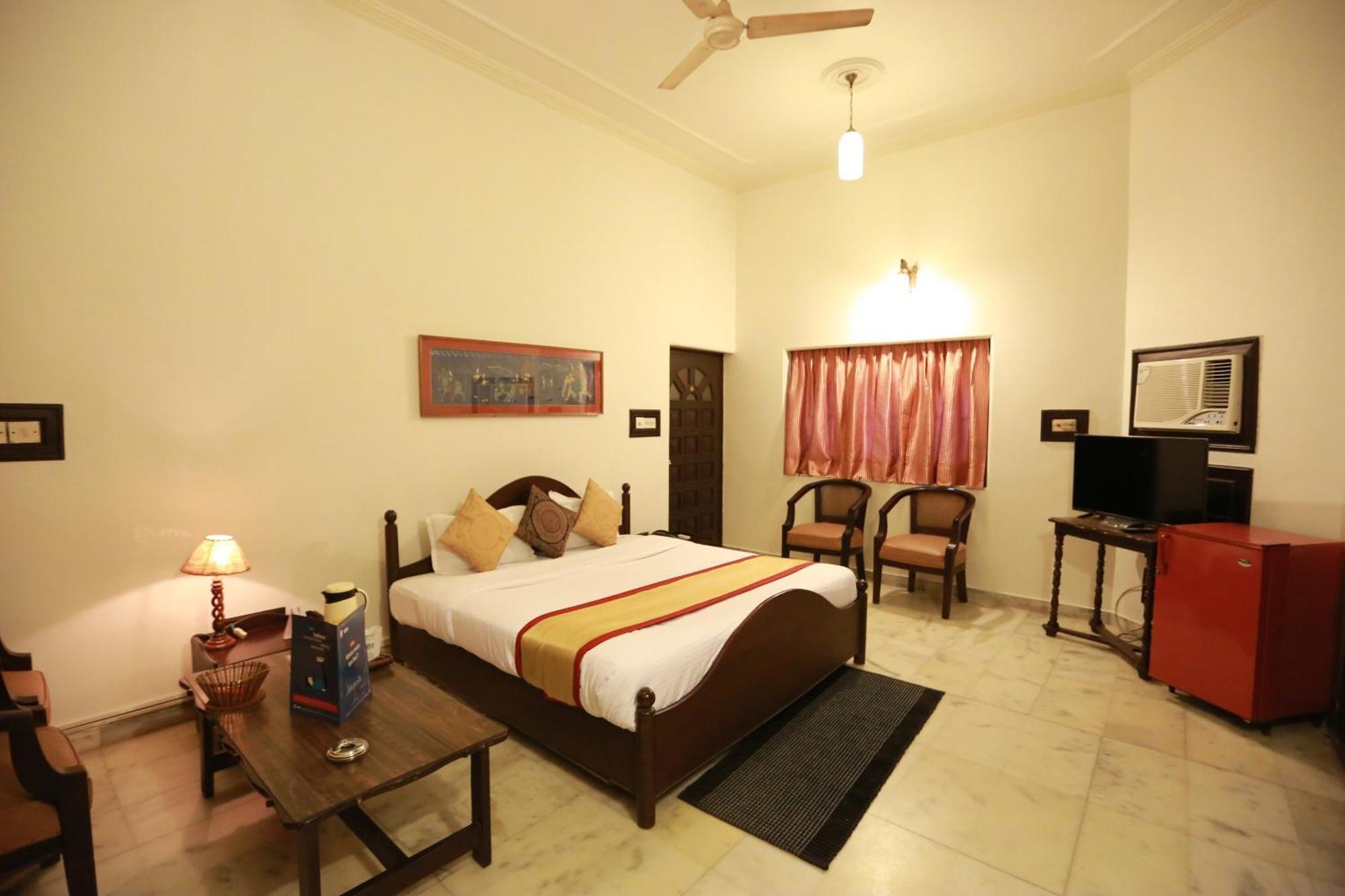 Oyo 8844 Meadows Inn Chinhat Exterior foto