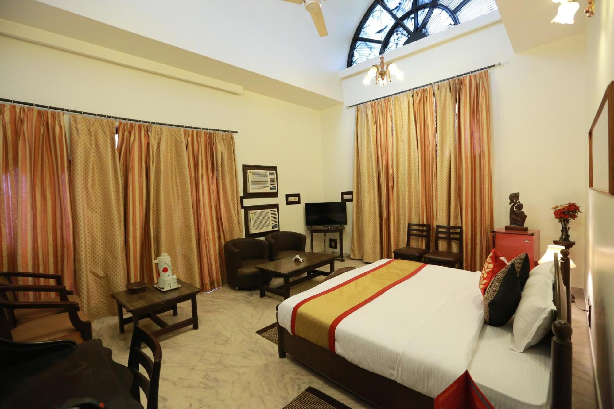 Oyo 8844 Meadows Inn Chinhat Exterior foto