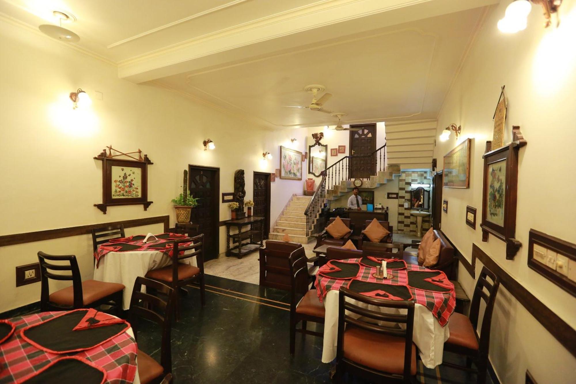 Oyo 8844 Meadows Inn Chinhat Exterior foto